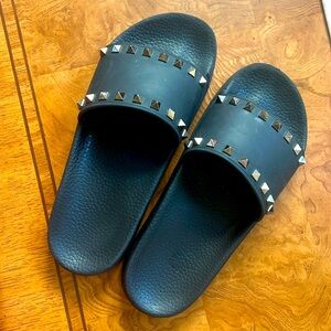 Valentino Garavani Rockstud rubber sandal